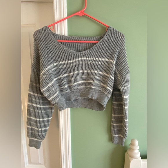 grey&white cropped striped sweater - Picture 3 of 3
